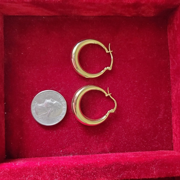 18K Gold Plated Hoop Earrings - Timeless and Stylish Accessory - Picture 3 of 3